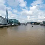 City 2 Bedroom Apartment London Tower Bridge With Free Secure Gated Parking - Perfect For Long Stay