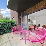 Modern 2 Bedroom Apartment In Uxbridge London Free Parking
