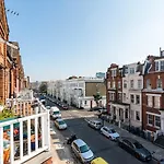 Guestready - Top Floor West Kensington Home