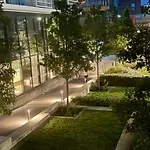 Luxury 2 Bed 2 Bath 1 Min From Station