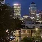 Luxury 2 Bed 2 Bath 1 Min From Station