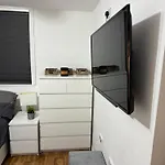 Double Bed Room With En-Suite & Free Parking In Cricklewood Nw2