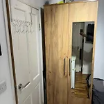 Double Bed Room With En-Suite & Free Parking In Cricklewood Nw2