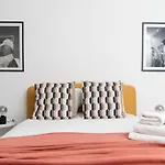 Two Bedroom Apartment By Buonomo Stays Short Lets & Serviced Accommodation In Balham With Balcony