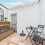 1 Bed Apartment On Ivor Place
