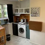 Studio4 Stylish Modern Studio With Luxe Amenities Near Olympia