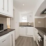 Well Located South Kensington Flat