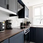 Two Bedroom Apartment Near Hyde Park And Oxford Street