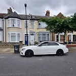 2 Bed Ground Floor Flat With Garden Next To Turnpike Lane Tube & Bus