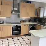 Wandworth, South London Deluxe King Room 2