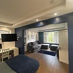 Wandworth, South London Deluxe King Room 2