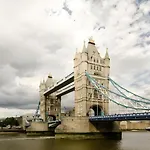3 Million Pound Luxury Large Tower Bridge Direct Views Sleeps 6