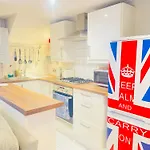 Stunning, Stylish Garden Flat In The Heart Of Wimbledon