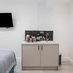 Minimalist Studio Bliss With Refreshing Ambiance