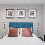 Minimalist Studio Bliss With Refreshing Ambiance