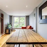 Spacious Modern Flat In Chelsea Harbour