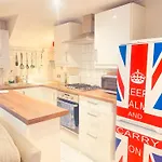 Stunning, Stylish Garden Flat In The Heart Of Wimbledon