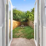 The Kensal Suite - Cosy Studio Long Term Stays