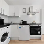 The Kensal Suite - Cosy Studio Long Term Stays