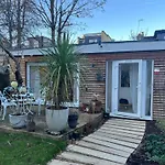 Beautiful Garden View Apartment London