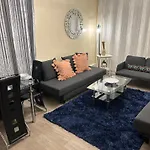 Posh 2 Bedroom Living Room Kitchen 2 Bathroom