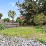 Charming 2-Bed Flat With Garden In London