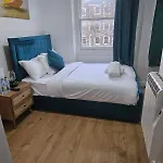 Knightsbridge Lodges
