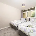 Cozy 2-Bed Garden Flat, Wembley