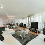 Luxury City Apartment In London Battersea Reach