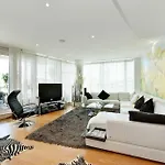 Luxury City Apartment In London Battersea Reach