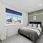 4 Bedroom House & Free Parking Close To Kensal Rise Station