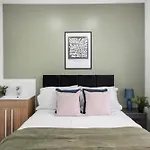 4 Bedroom House & Free Parking Close To Kensal Rise Station