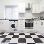 Bright & Spacious House Near Central London