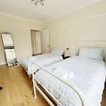 Bright & Spacious House Near Central London