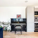 City View Spacious 2 Bedroom Penthouse