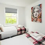 Cosy 3Bd London Accommodation For 6 / 6 Beds