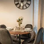 Family-Friendly 1-Bedroom Apartment In London