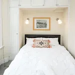 High-Ceiling Gorgerous Victorian Flat With Private Garden - 3 Mins To Hyde Park, Kensington Palace, 8 Mins Nottinghill, High Street Kensington Station