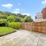4 Bed House Near Gatwick Airport