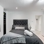 Chic Urban Retreat, Tower Bridge
