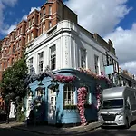 Chelsea Flat, Convenient And Quiet