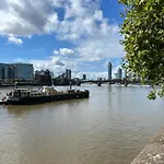 Chelsea Flat, Convenient And Quiet