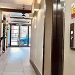 Modern 2Br And Elevator C-London
