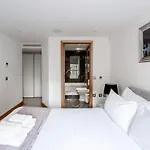 Modern 2Br And Elevator C-London