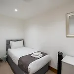 Modern 2Br And Elevator C-London