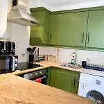Lovely 1 Bedroom Flat In West Kensington Central London, Shepherd\'S Bush