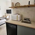 Newly Renovated Studios & Ensuite Rooms! - Camberwell