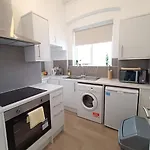 Charming And Cosy 1 Bed Apartment With Terrace In Prime South Kensington Location