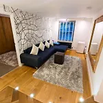 Modern 1 Bedroom Apartment in Kensington