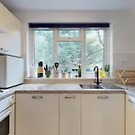 1 Bedroom Superior Apartment In Kilburn